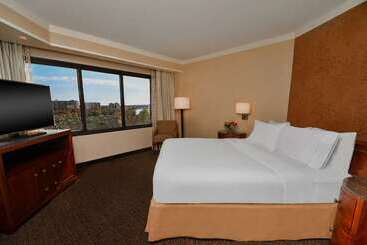 هتل Embassy Suites By Hilton Austin Downtown South Congress