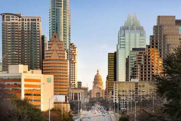 هتل Embassy Suites By Hilton Austin Downtown South Congress