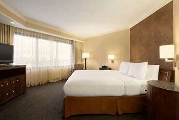 هتل Embassy Suites By Hilton Austin Downtown South Congress
