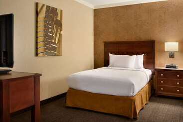 هتل Embassy Suites By Hilton Austin Downtown South Congress