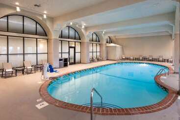 هتل Embassy Suites By Hilton Bloomington/minneapolis