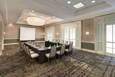 هتل Embassy Suites By Hilton Chicago North Shore Deerfield