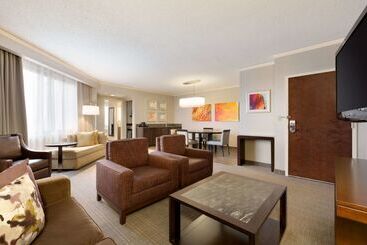 هتل Embassy Suites By Hilton Chicago North Shore Deerfield