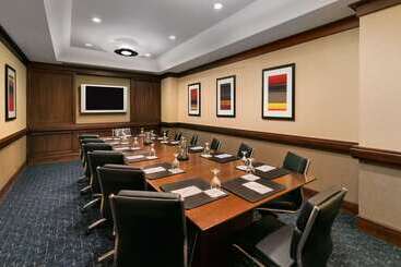 هتل Embassy Suites By Hilton Chicago North Shore Deerfield