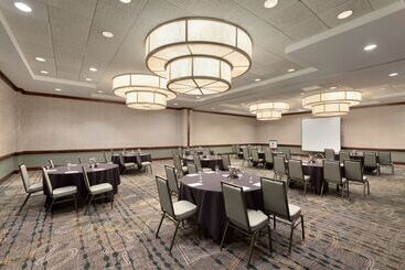هتل Embassy Suites By Hilton Chicago North Shore Deerfield