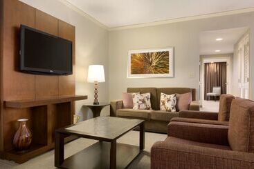 هتل Embassy Suites By Hilton Chicago North Shore Deerfield