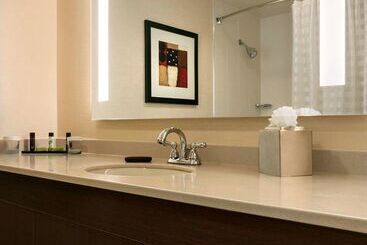 هتل Embassy Suites By Hilton Chicago North Shore Deerfield