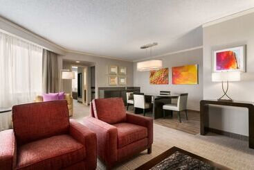 هتل Embassy Suites By Hilton Chicago North Shore Deerfield