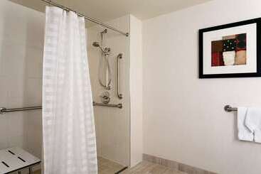 هتل Embassy Suites By Hilton Chicago North Shore Deerfield
