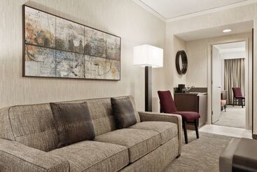 هتل Embassy Suites By Hilton Chicago North Shore Deerfield