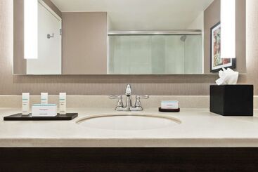 هتل Embassy Suites By Hilton Chicago North Shore Deerfield