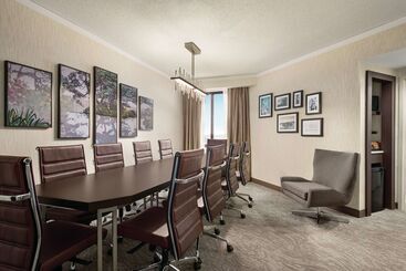 هتل Embassy Suites By Hilton Chicago North Shore Deerfield
