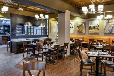 هتل Embassy Suites By Hilton Chicago North Shore Deerfield