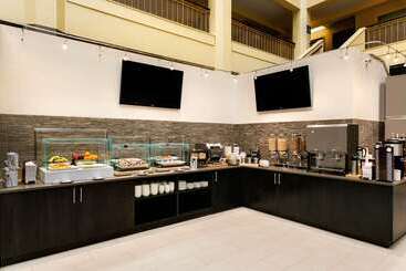 هتل Embassy Suites By Hilton Chicago North Shore Deerfield