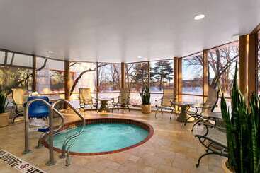 هتل Embassy Suites By Hilton Chicago North Shore Deerfield