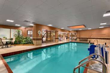 هتل Embassy Suites By Hilton Chicago North Shore Deerfield