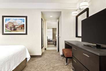 هتل Embassy Suites By Hilton Chicago North Shore Deerfield