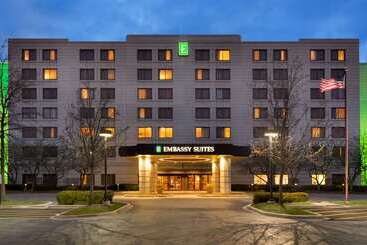 هتل Embassy Suites By Hilton Chicago North Shore Deerfield