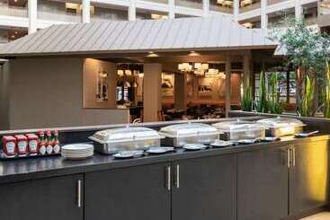 هتل Embassy Suites By Hilton Chicago North Shore Deerfield