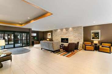 هتل Embassy Suites By Hilton Chicago North Shore Deerfield