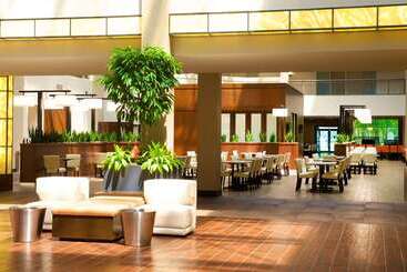 هتل Embassy Suites By Hilton Cincinnati Northeast Blue Ash