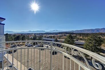 هتل Embassy Suites By Hilton Colorado Springs