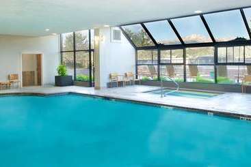 هتل Embassy Suites By Hilton Colorado Springs