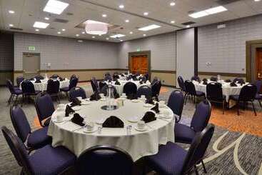 هتل Embassy Suites By Hilton Denver Central Park