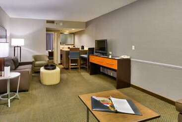 هتل Embassy Suites By Hilton Denver Central Park