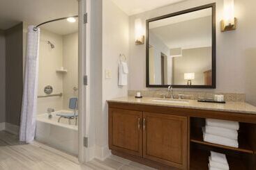 هتل Embassy Suites By Hilton El Paso