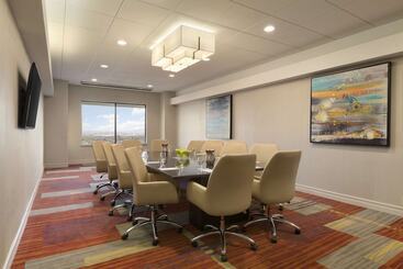هتل Embassy Suites By Hilton El Paso