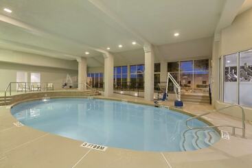 هتل Embassy Suites By Hilton El Paso