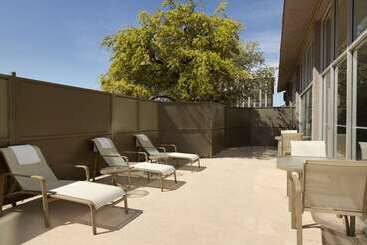 هتل Embassy Suites By Hilton El Paso