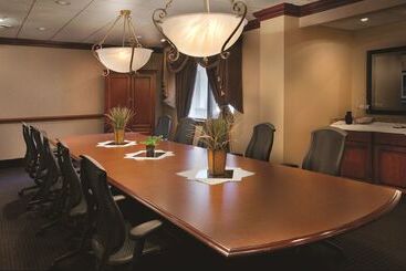 هتل Embassy Suites By Hilton Greensboro Airport