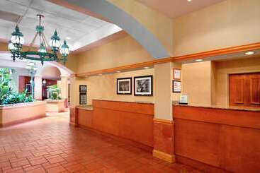 هتل Embassy Suites By Hilton Greensboro Airport