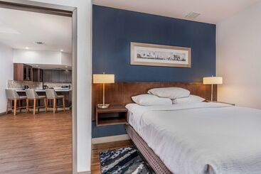هتل Embassy Suites By Hilton Indianapolis Downtown