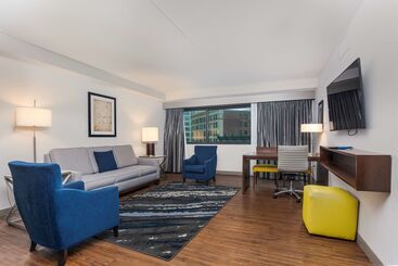 هتل Embassy Suites By Hilton Indianapolis Downtown