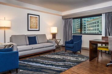 هتل Embassy Suites By Hilton Indianapolis Downtown