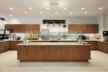 هتل Embassy Suites By Hilton Indianapolis Downtown