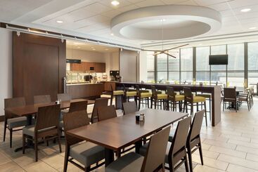 هتل Embassy Suites By Hilton Indianapolis Downtown