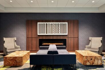 هتل Embassy Suites By Hilton Indianapolis Downtown