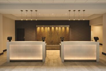 هتل Embassy Suites By Hilton Indianapolis Downtown