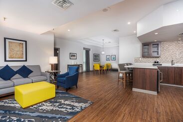 هتل Embassy Suites By Hilton Indianapolis Downtown
