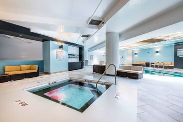 هتل Embassy Suites By Hilton Indianapolis Downtown