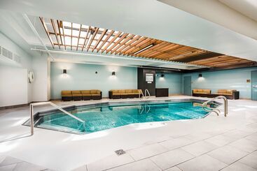 هتل Embassy Suites By Hilton Indianapolis Downtown