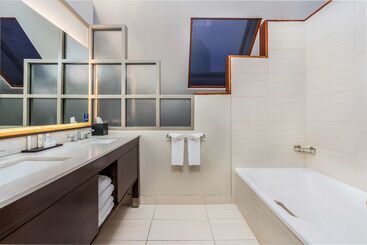 هتل Embassy Suites By Hilton Indianapolis Downtown