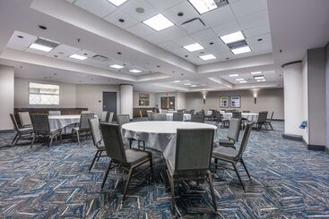 هتل Embassy Suites By Hilton Indianapolis Downtown