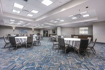 هتل Embassy Suites By Hilton Indianapolis Downtown