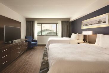 هتل Embassy Suites By Hilton Indianapolis Downtown