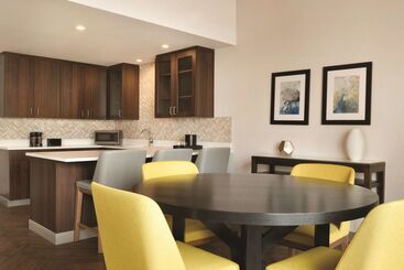 هتل Embassy Suites By Hilton Indianapolis Downtown